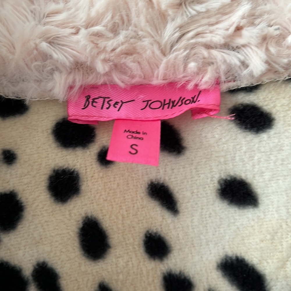 Betsey Johnson pink plush rose coat size S. Animal print on inside super cozy - Picture 2 of 5
